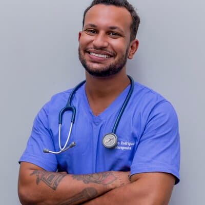 Dr. Roberto Salinas